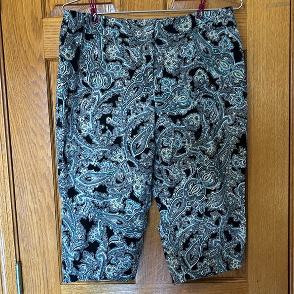 Liz Claiborne Capri Pants. 12P - Picture 1 of 4